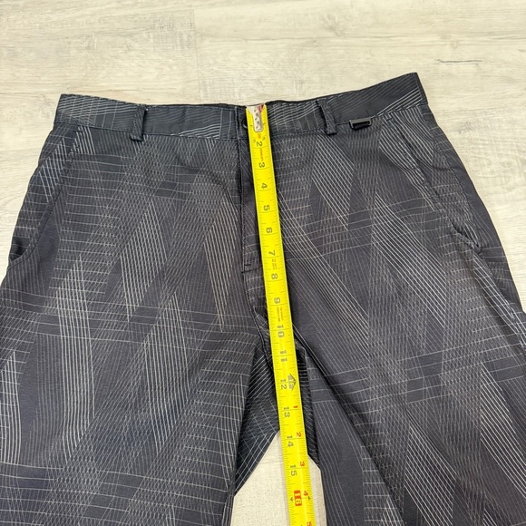 Calvin Klein Geometric Black and Grey Men's Preppy Golf Athletic Shorts Size 32 - Picture 13 of 17